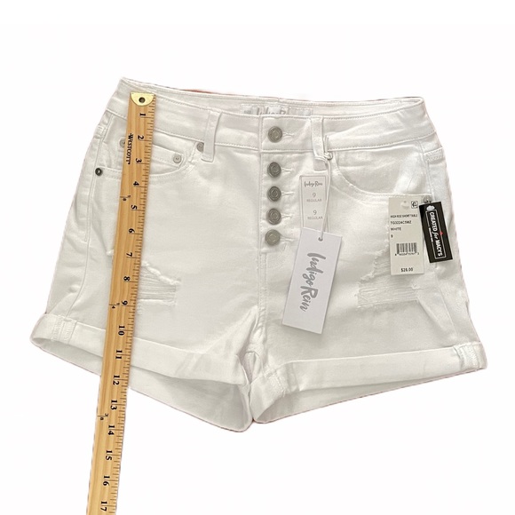 Indigo Rein Women's Ripped White Stretch Denim Shorts Size: 9/28 (NWT) - Picture 4 of 6